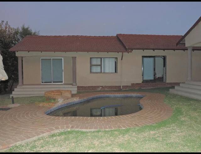 4 BEDROOM HOUSE FOR SALE IN NORKEM PARK